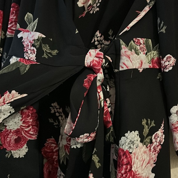 NWT Torrid Black Floral Wrap Top - Picture 6 of 10